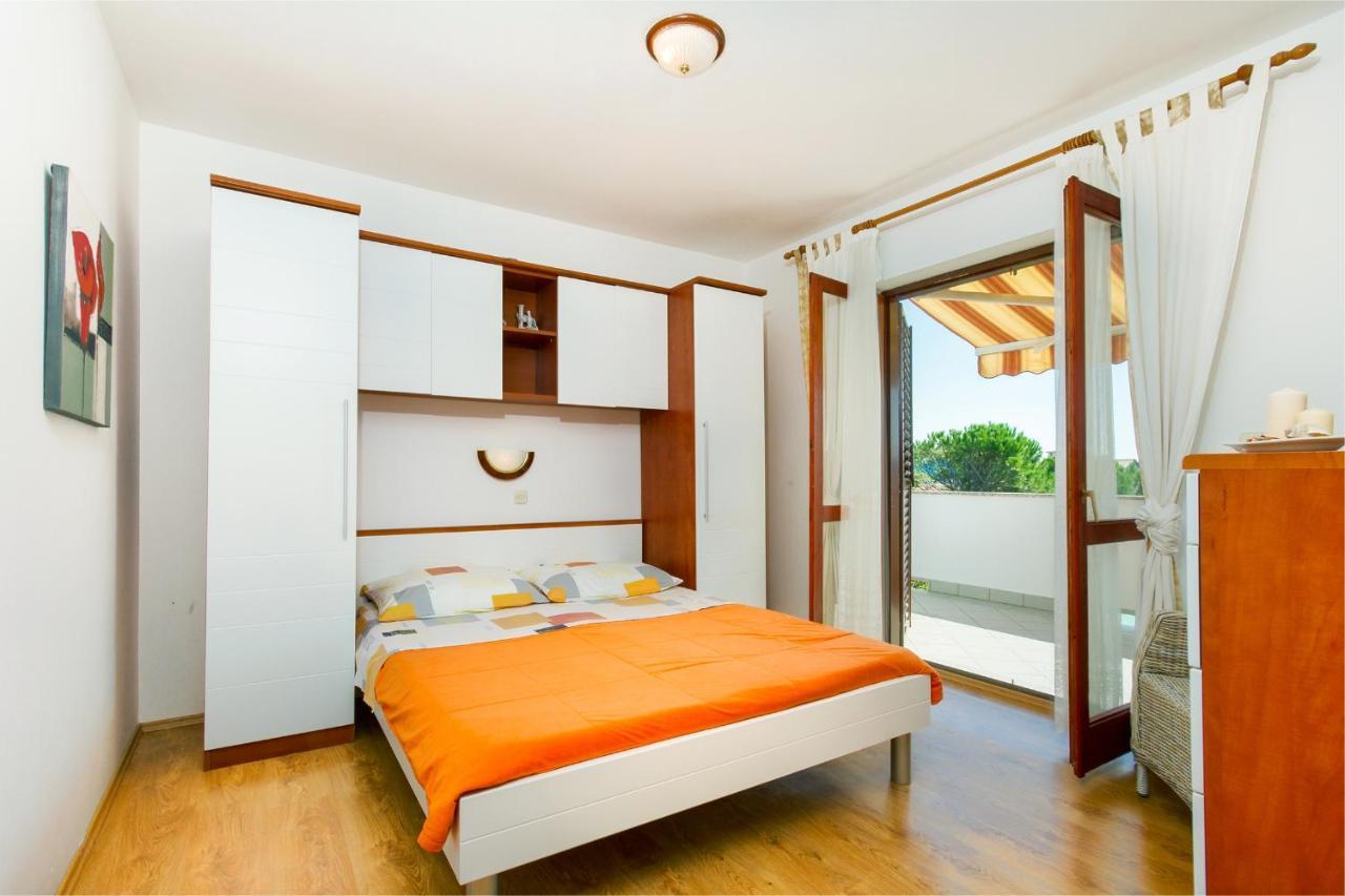 Apartments By The Sea Simuni, Pag - 4083 Kolan Luaran gambar